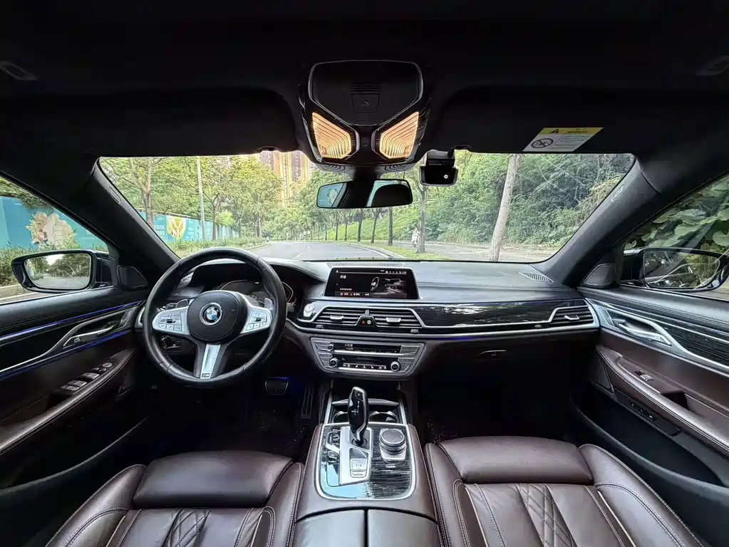 BMW 7 Series 2020 — фото 9