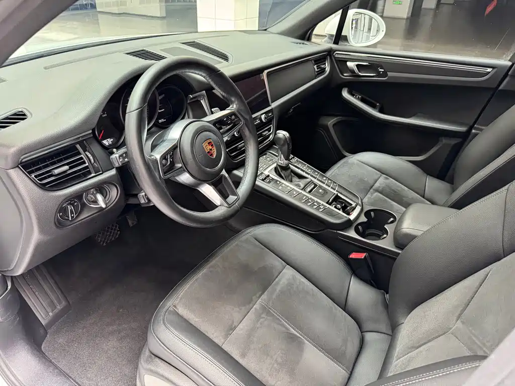 Porsche Macan 2019 — фото 11
