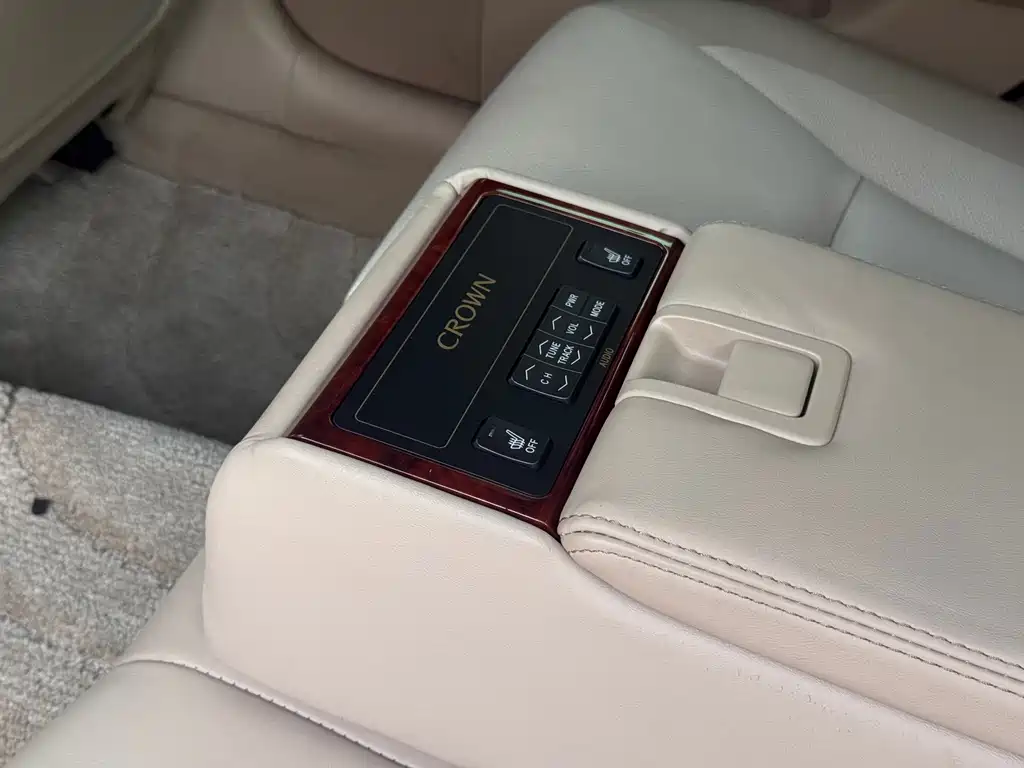 Toyota Crown 2014 — фото 17