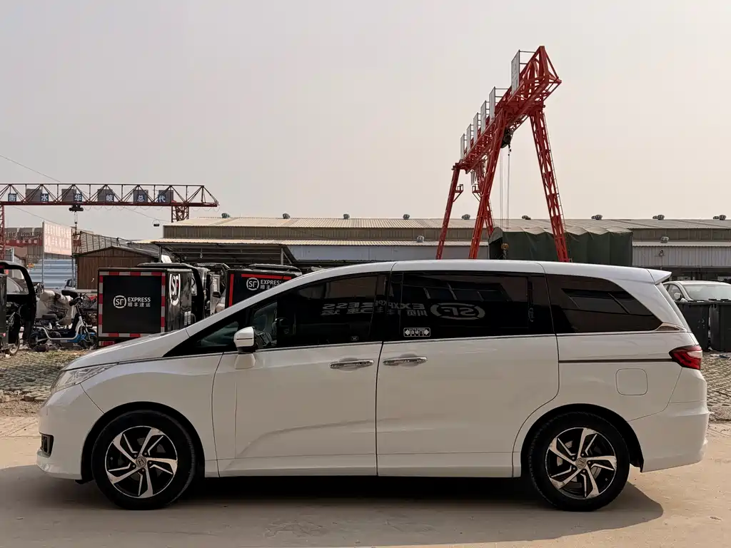 Honda Odyssey 2015 — фото 8