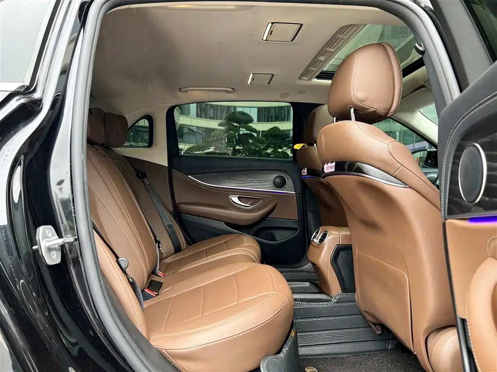 Mercedes-Benz E-Class 2020 — фото 27