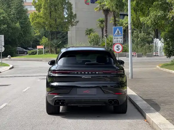 Porsche Cayenne 2025