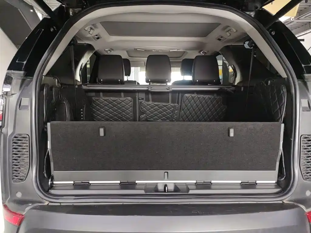 Land Rover Discovery 2019 — фото 19