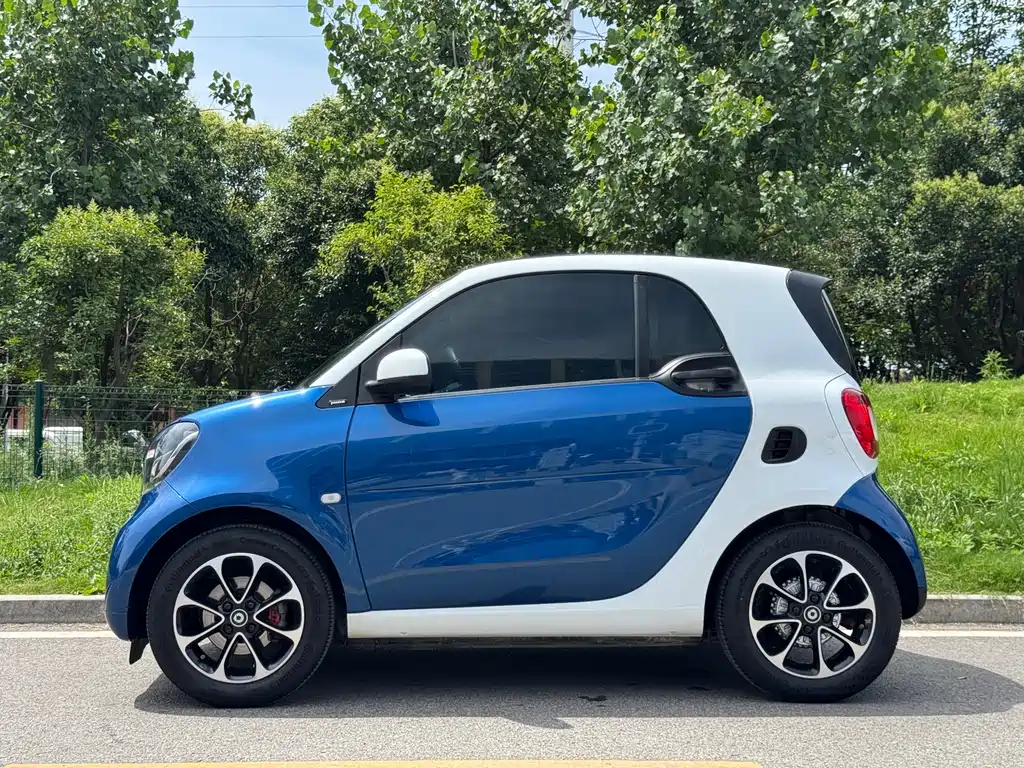 smart Fortwo 2017 — фото 16