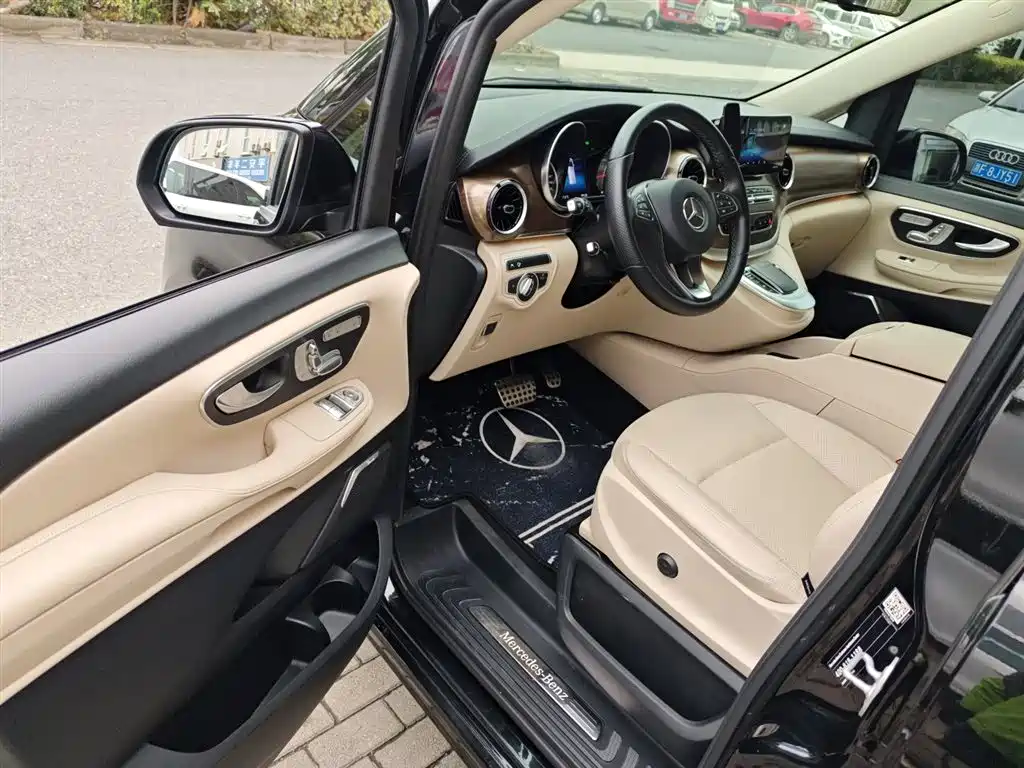 Mercedes-Benz V-Class 2022 — фото 12