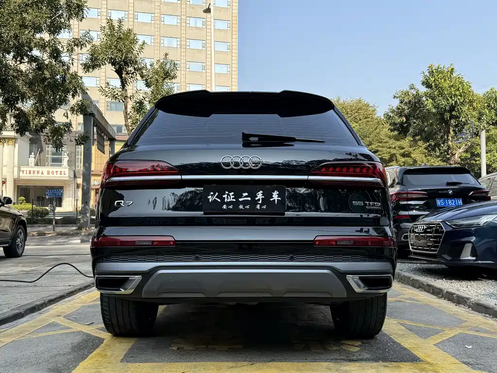 Audi Q7 2023 — фото 9