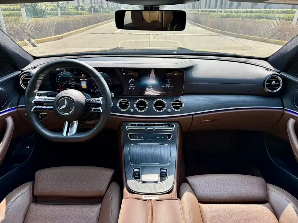 Mercedes-Benz E-Class 2024 — фото 4