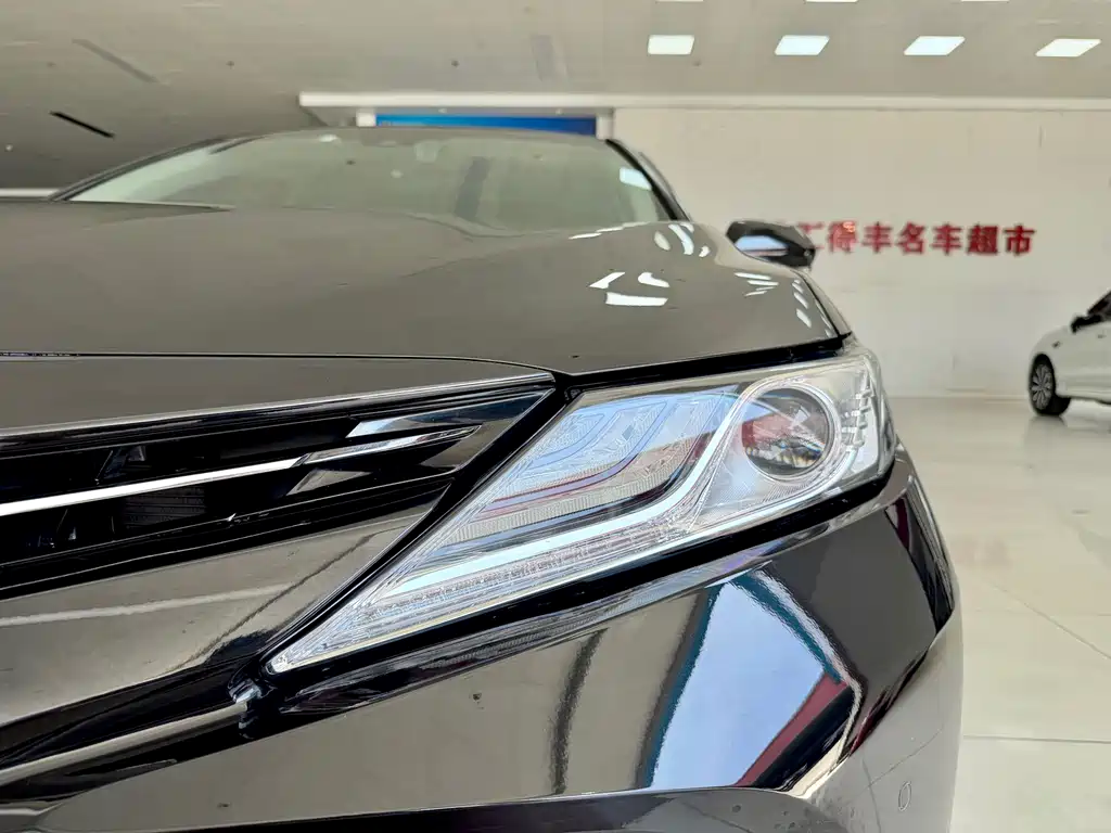 Toyota Camry 2021 — фото 4