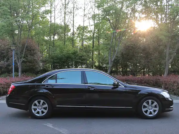 Mercedes-Benz S-Class 2012