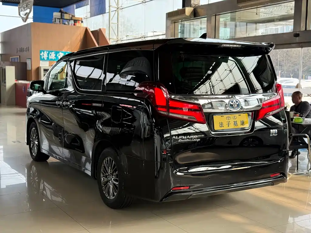 Toyota Alphard 2020 — фото 23