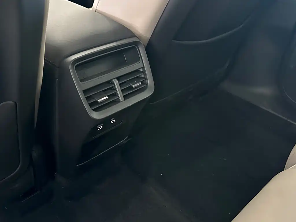 Volvo XC70 PHEV 2025 — фото 17