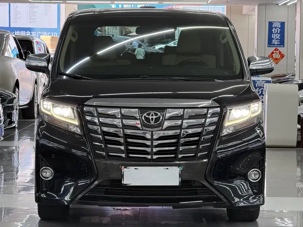 Toyota Alphard 2017 — фото 2