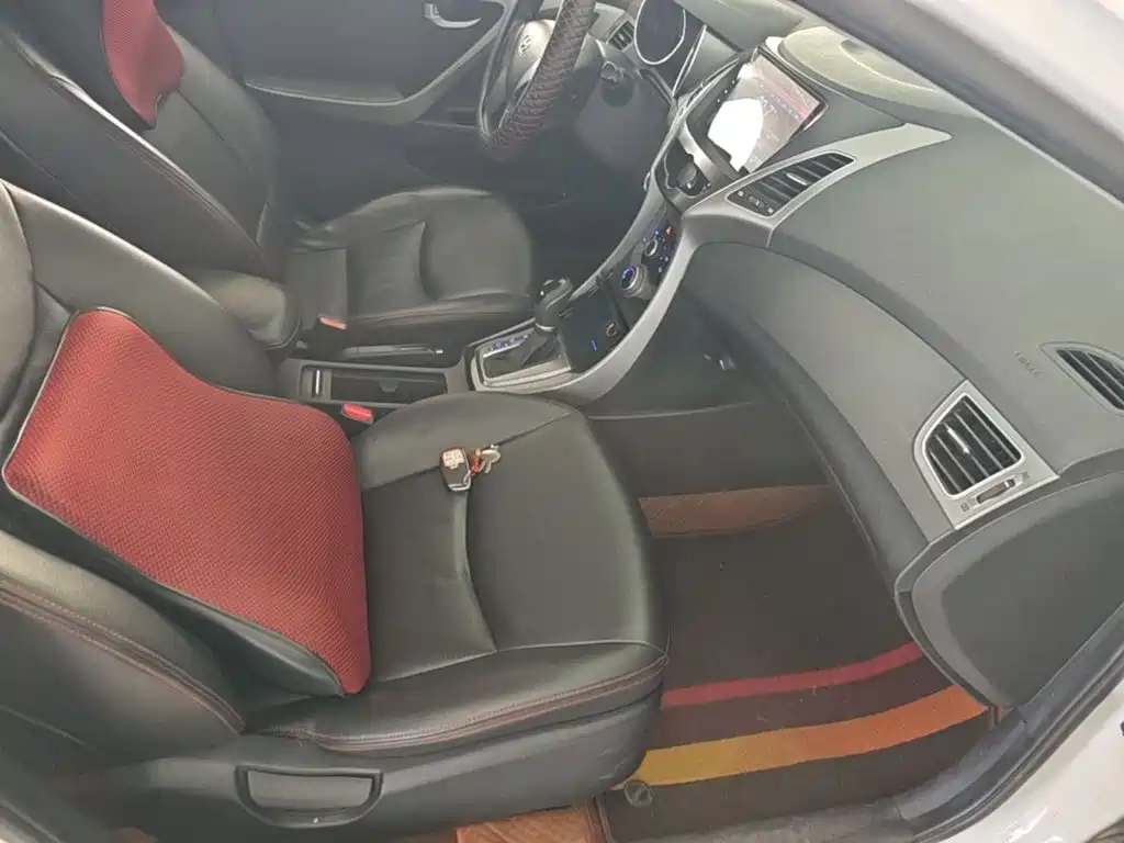 Hyundai Elantra Langdong 2015 — фото 25