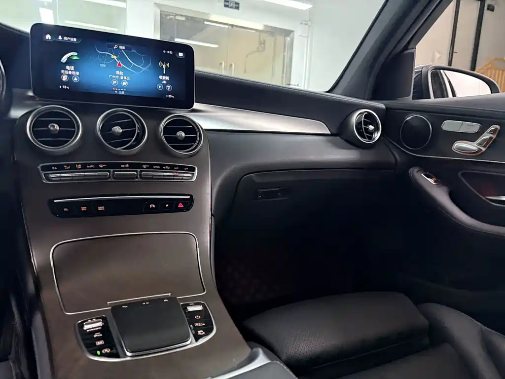Mercedes-Benz GLC 2020 — фото 18