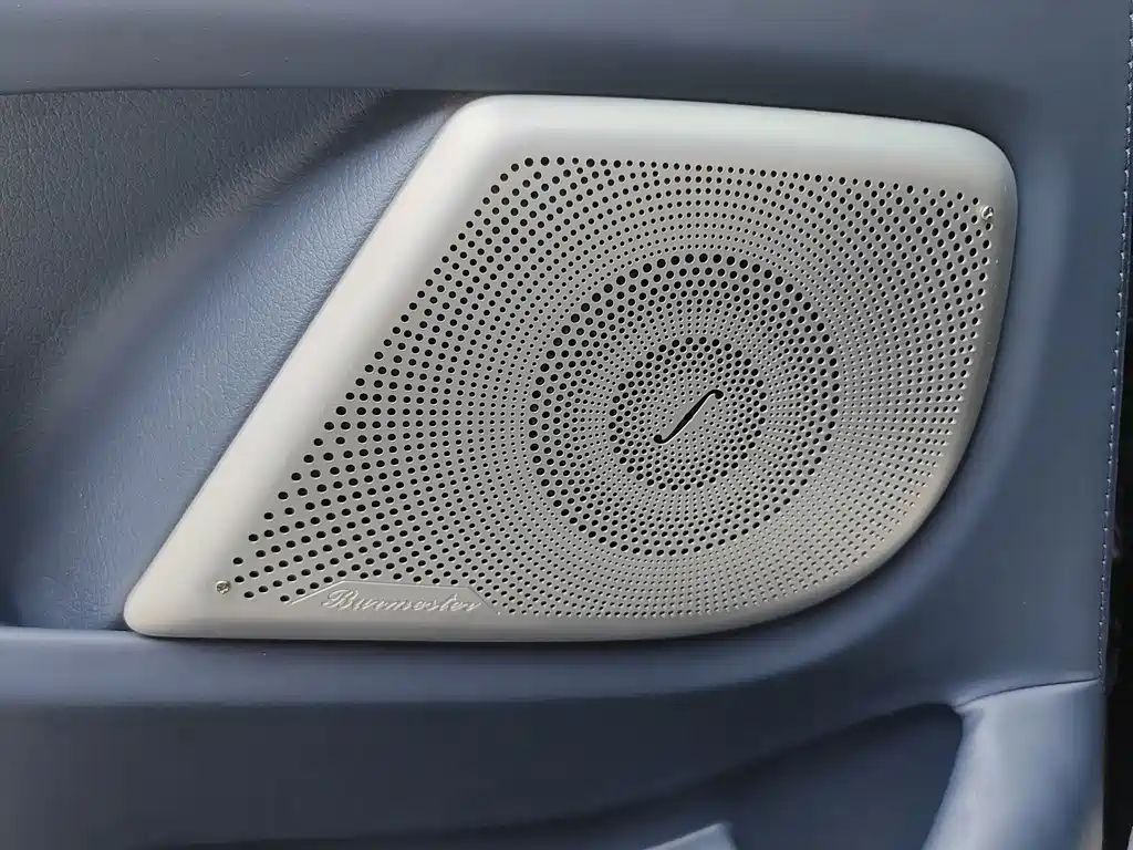 Mercedes-Benz V-Class 2022 — фото 19
