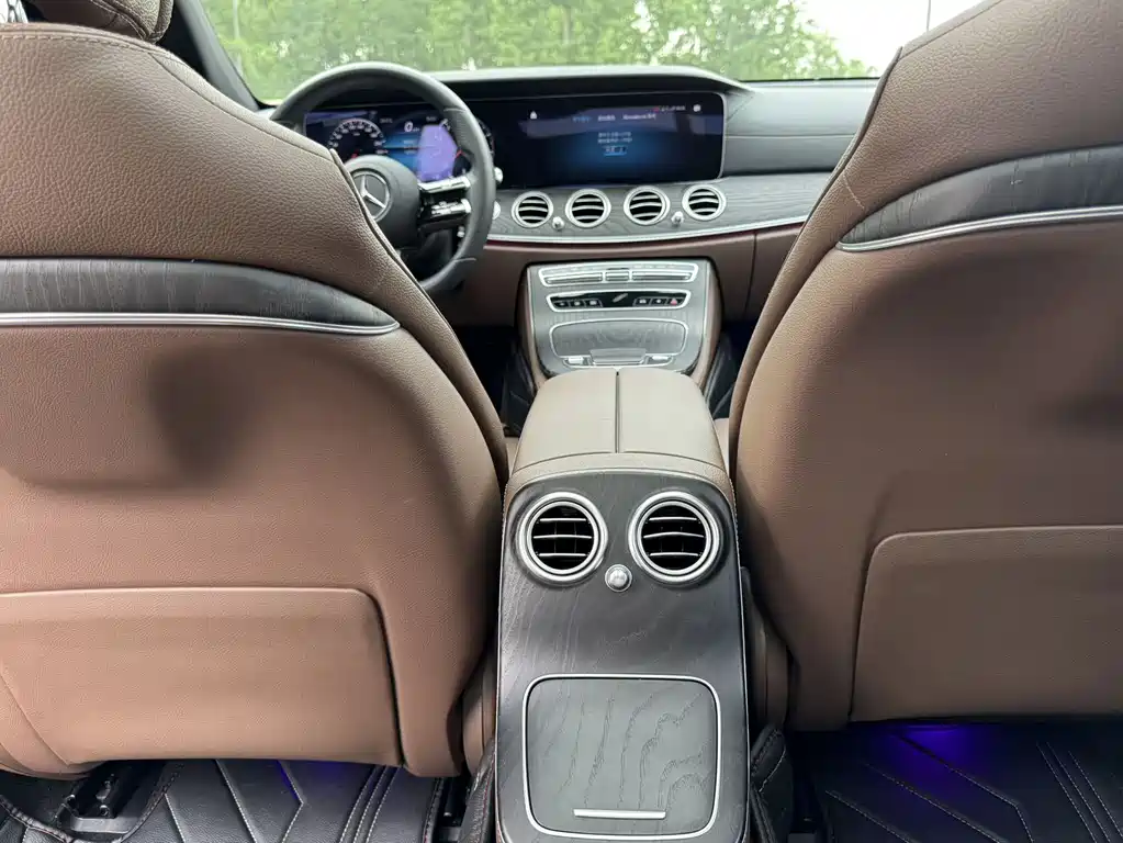 Mercedes-Benz E-Class 2022 — фото 9