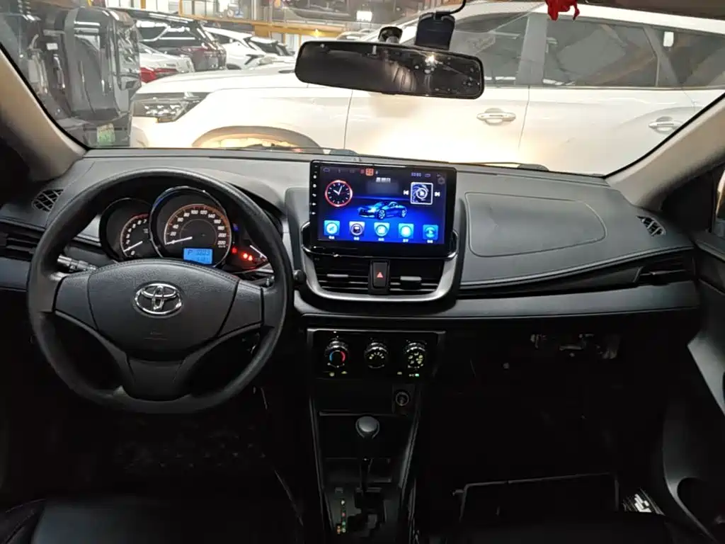 Toyota Yaris L 2020 — фото 10