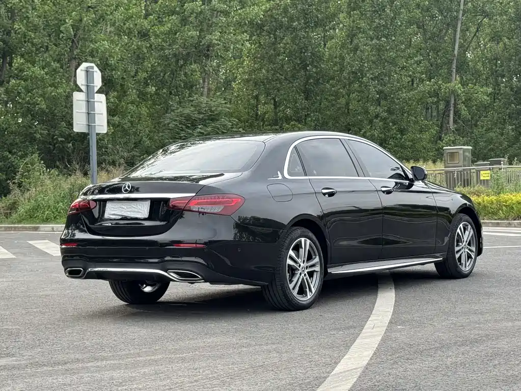 Mercedes-Benz E-Class 2022 — фото 15