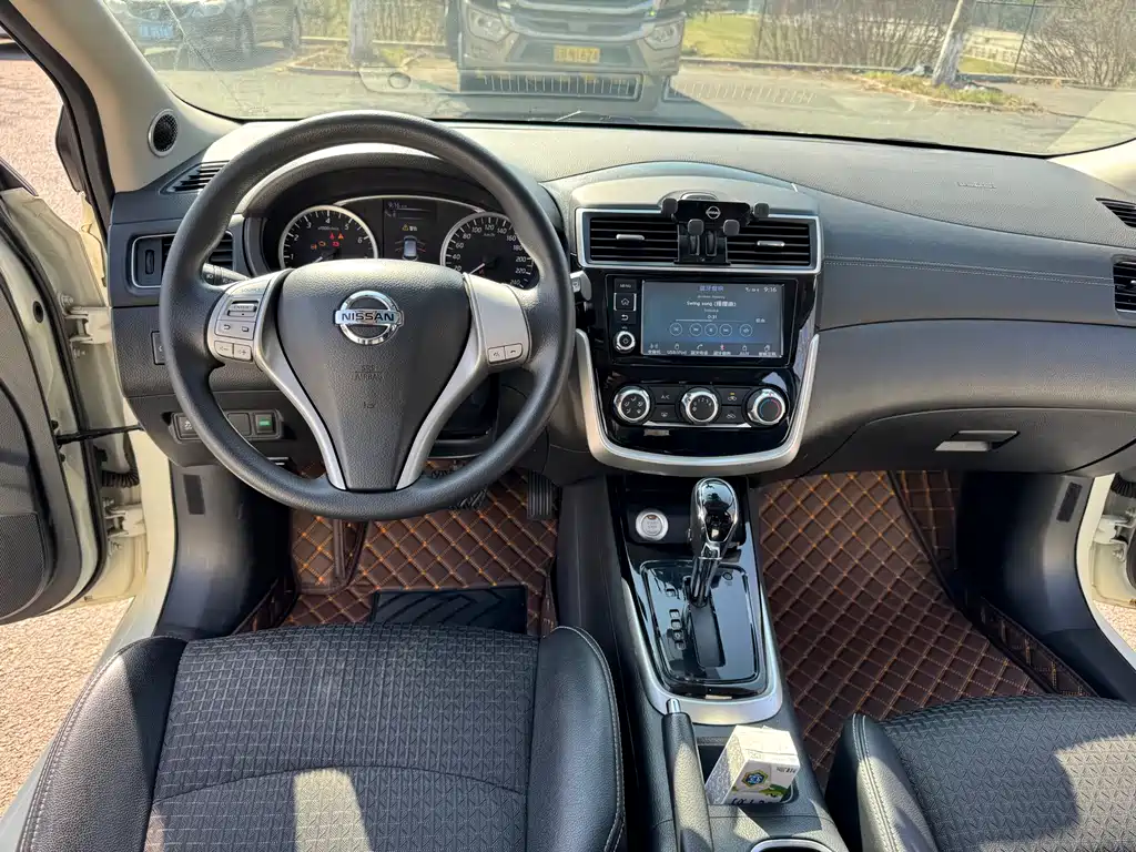 Nissan Tiida 2018 — фото 11