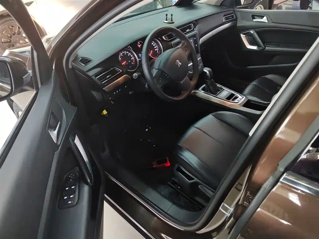 Peugeot 408 2014 — фото 12