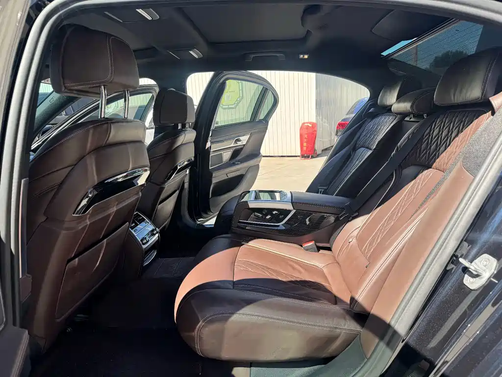 BMW 7 Series 2020 — фото 13