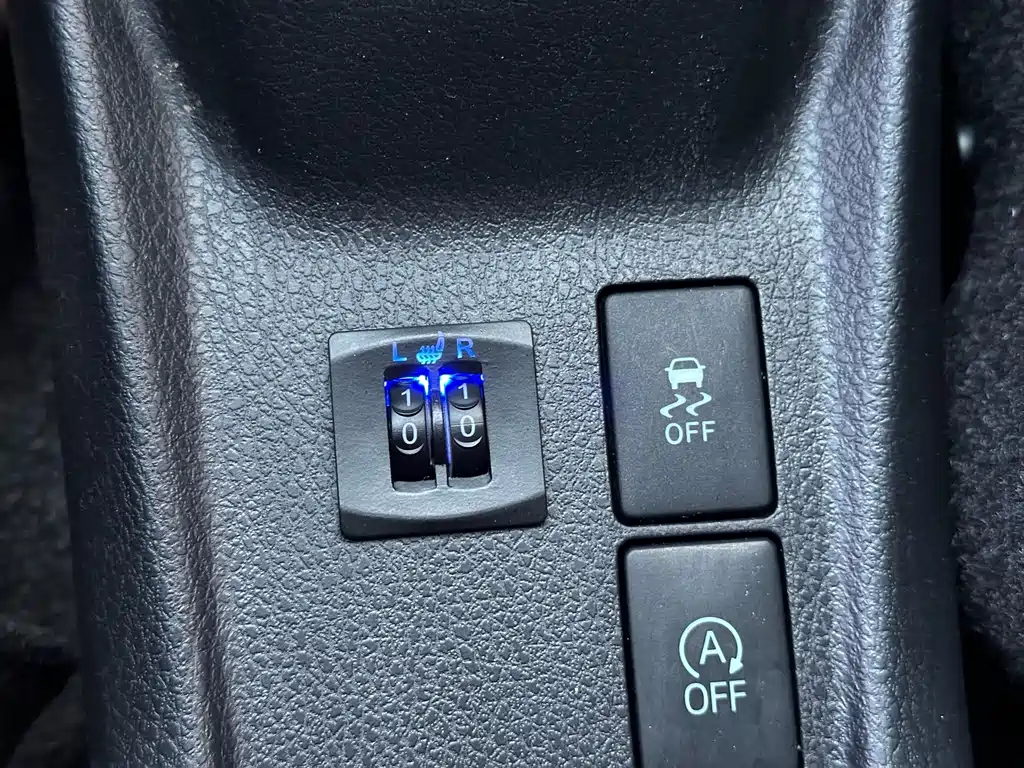 Toyota Yaris L 2022 — фото 13