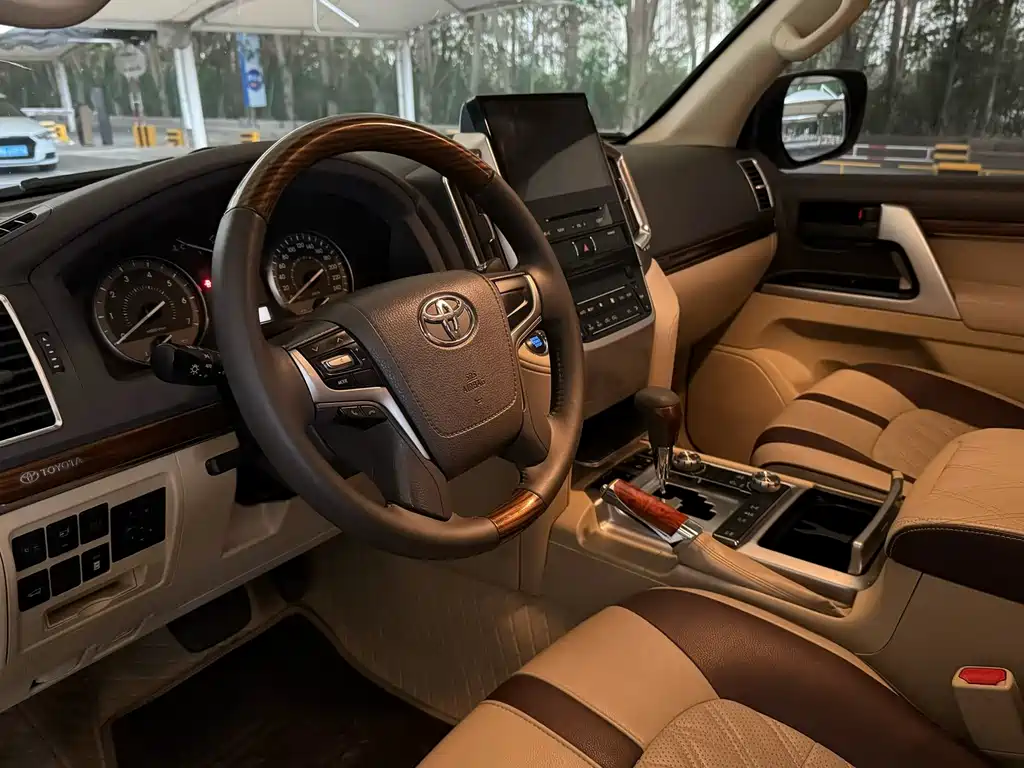 Toyota Land Cruiser 2018 — фото 4