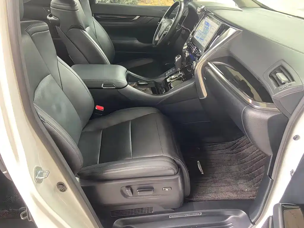 Toyota Vellfire 2022 — фото 19