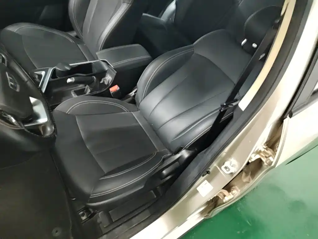 Geely Vision X3 2020 — фото 15