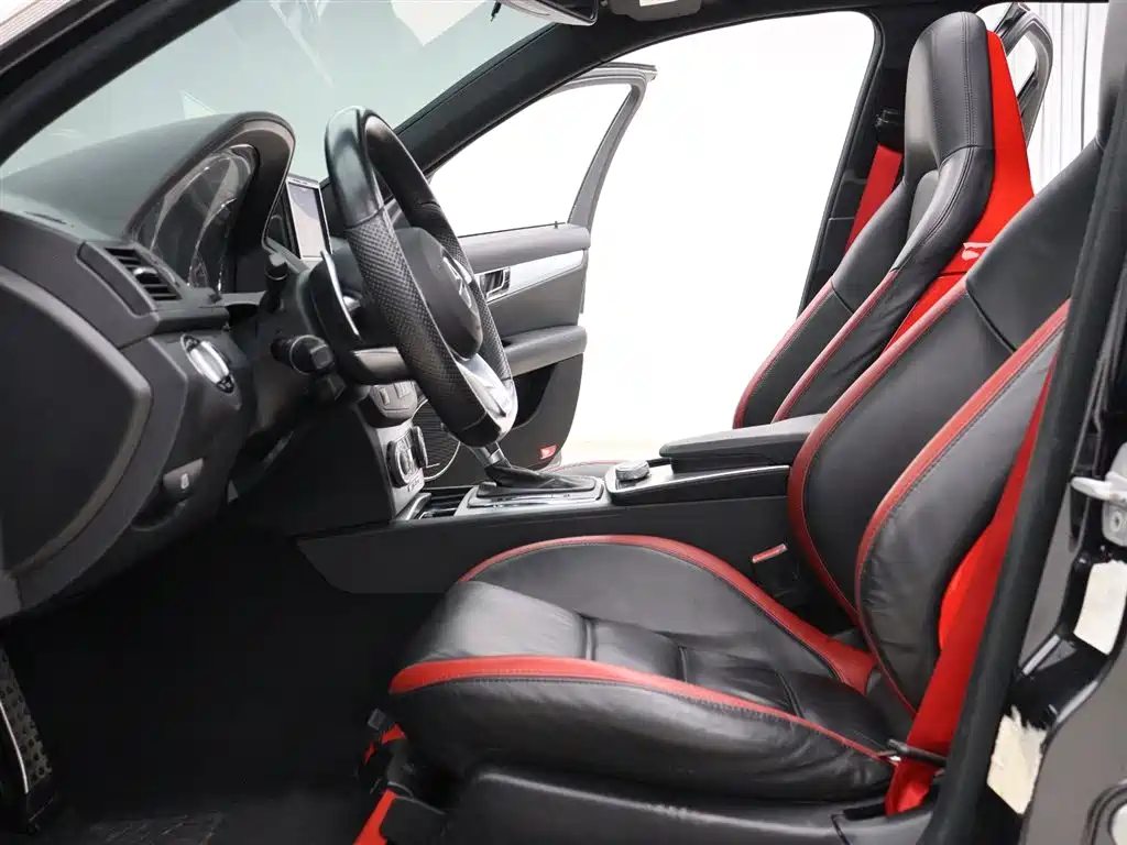 Mercedes-Benz C-Class AMG 2010 — фото 2