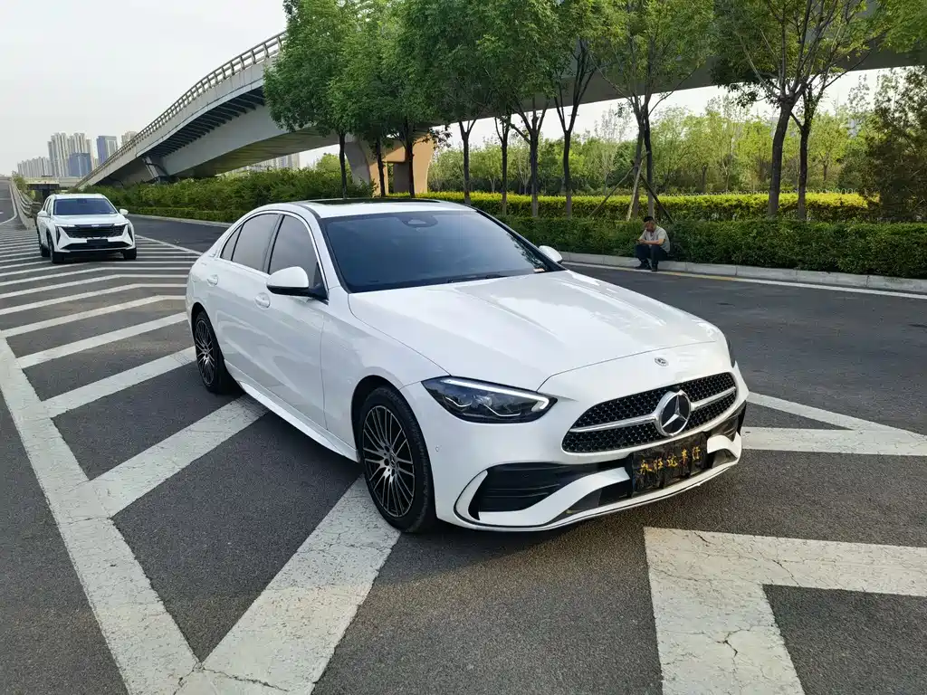 Mercedes-Benz C-Class 2024 — фото 3