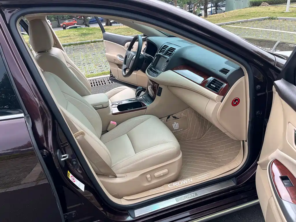 Toyota Crown 2013 — фото 10
