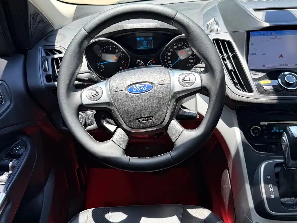 Ford Kuga 2015 — фото 13