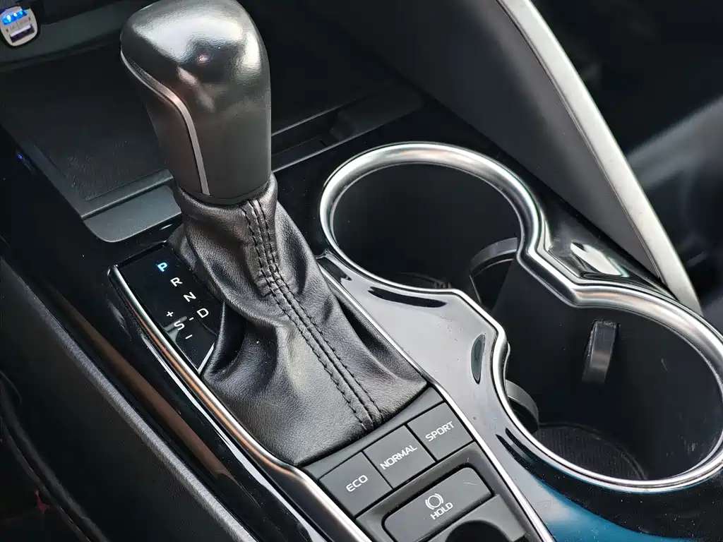 Toyota Camry 2019 — фото 24
