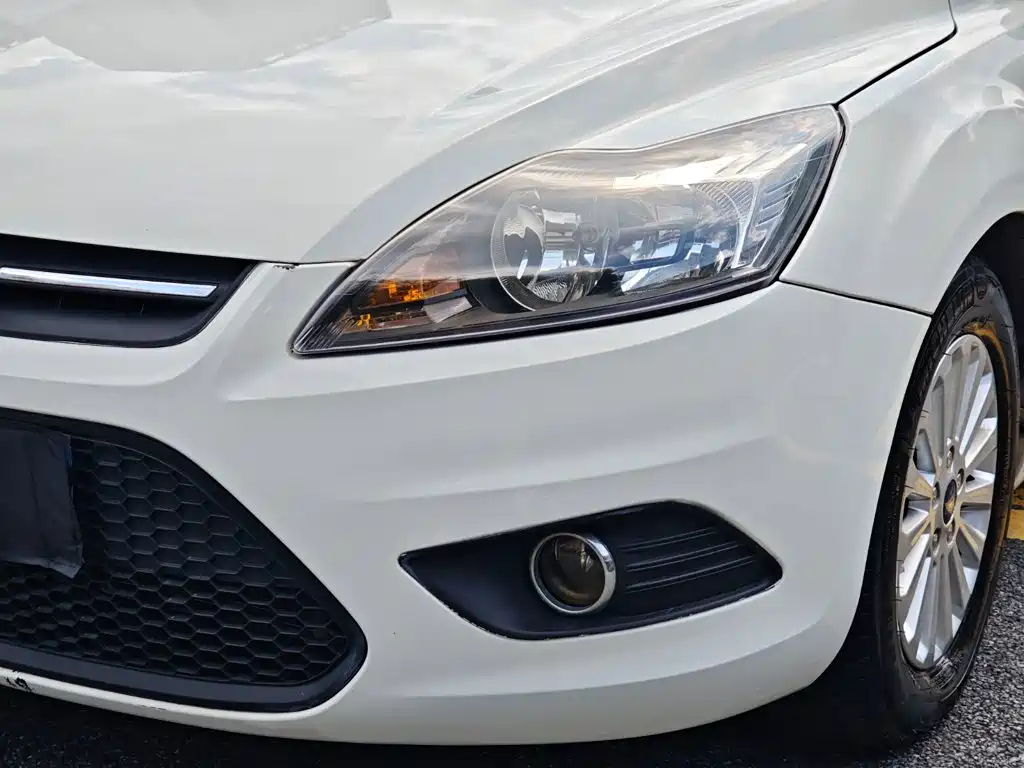 Ford Focus 2014 — фото 9