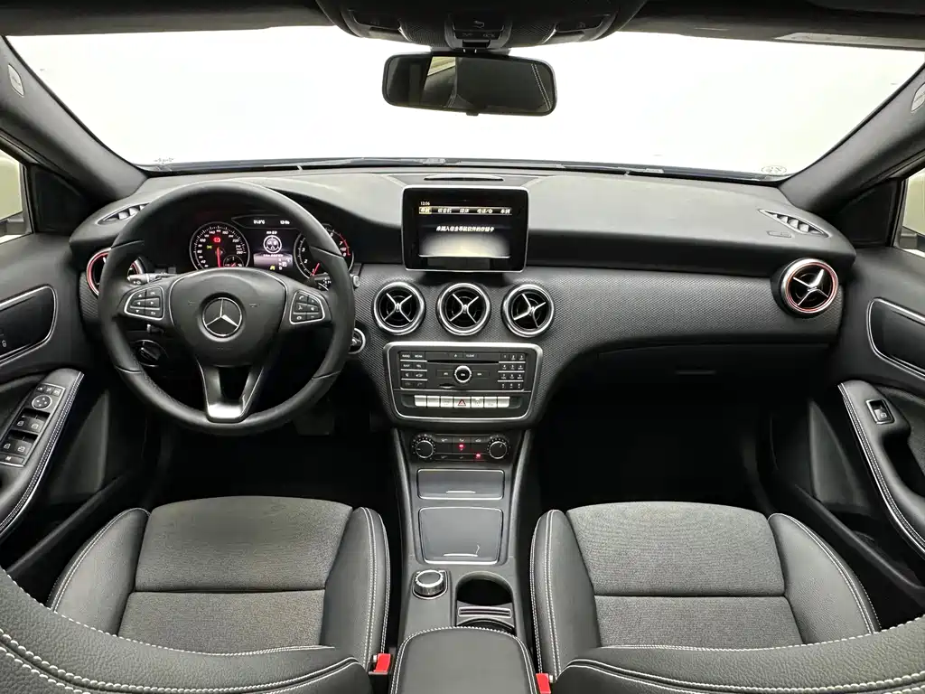Mercedes-Benz A-Class 2018 — фото 9