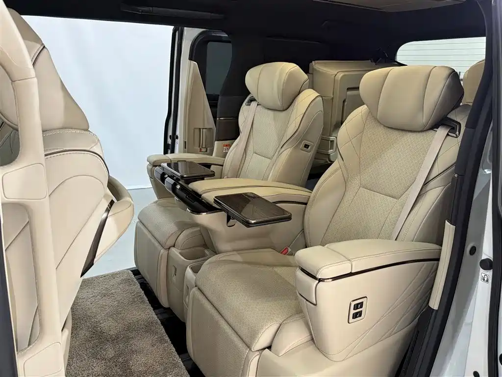 Toyota Alphard 2024 — фото 8