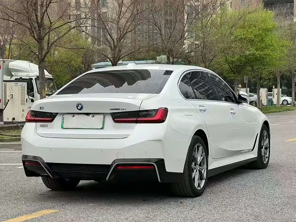 BMW i3 2025