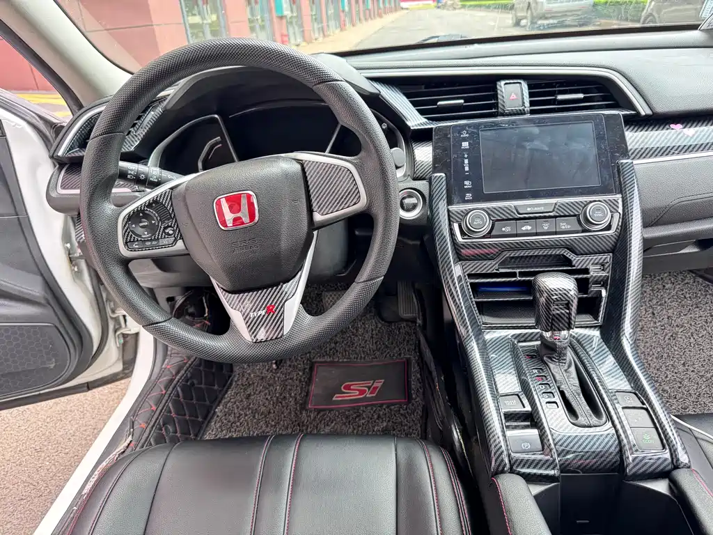 Honda Civic 2018 — фото 10