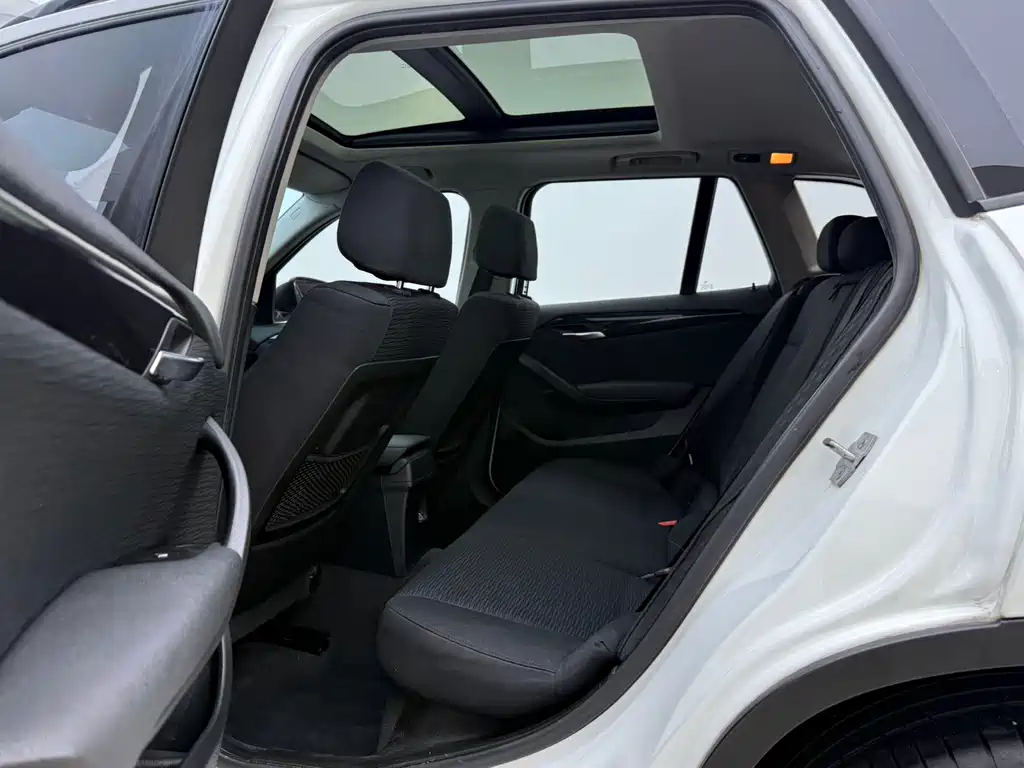BMW X1 2015 — фото 12