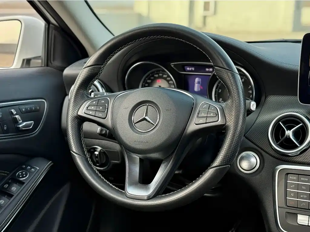 Mercedes-Benz GLA 2018 — фото 27