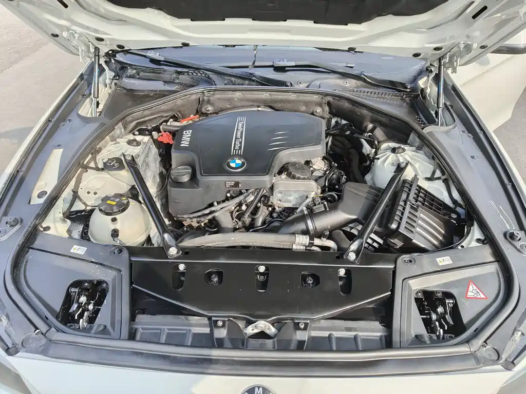 BMW 5 Series 2015 — фото 21