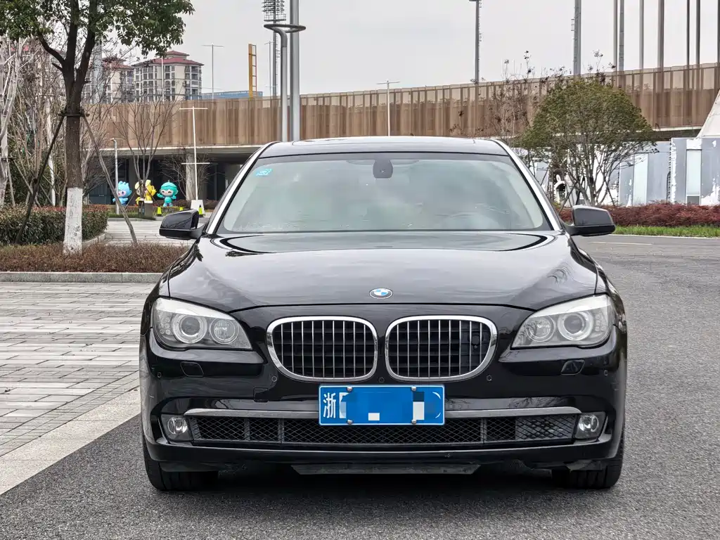 BMW 7 Series 2011 — фото 2