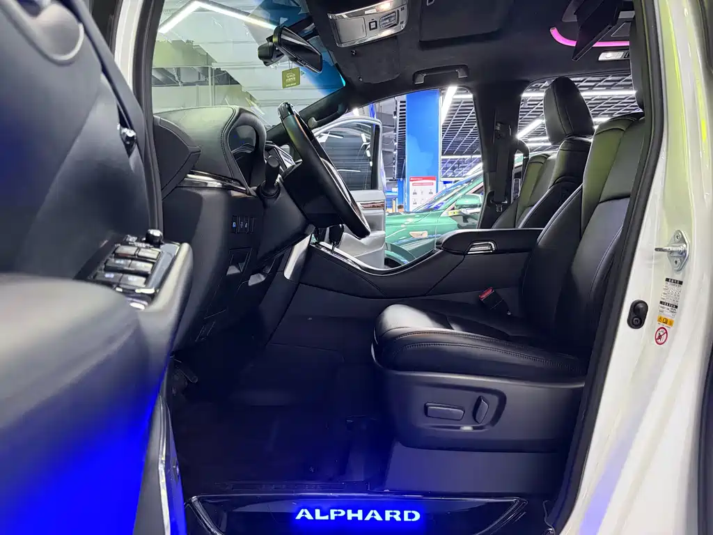 Toyota Alphard 2018 — фото 8