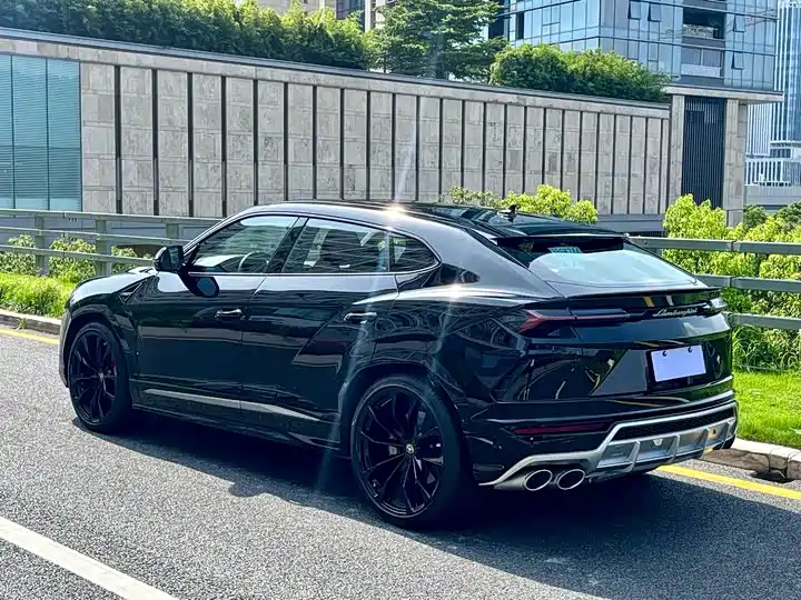Lamborghini Urus 2022 — фото 13