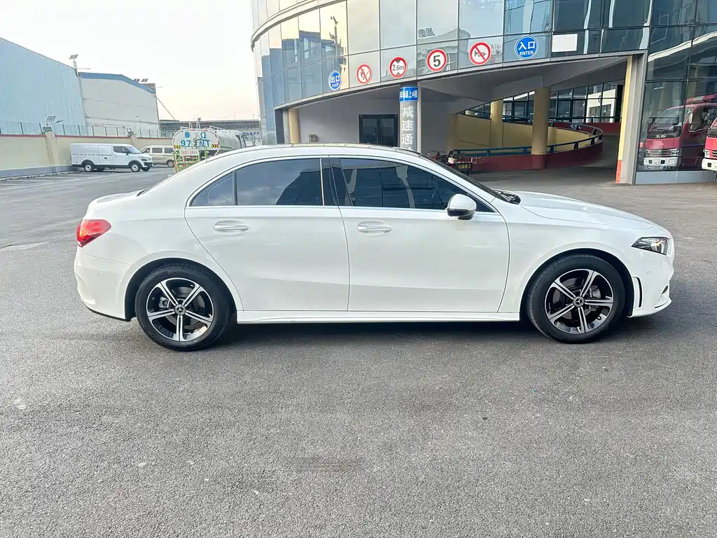 Mercedes-Benz A-Class 2023 — фото 4