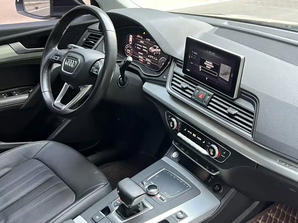 Audi Q5L 2020 — фото 11