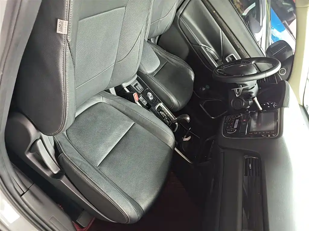 Mitsubishi Outlander 2018 — фото 25