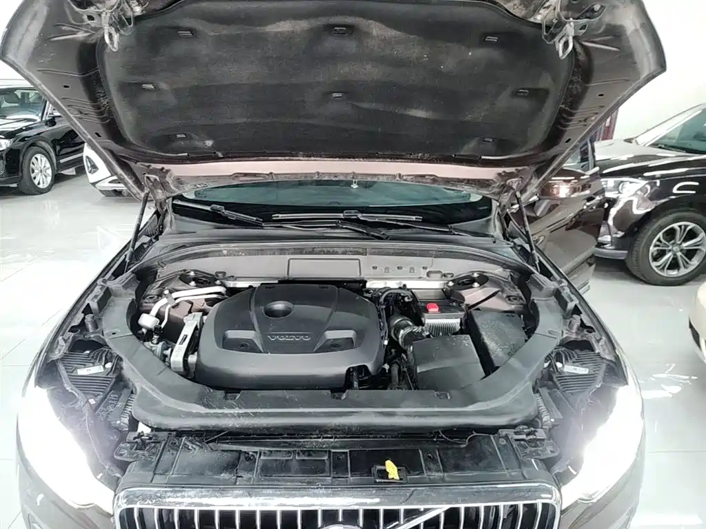 Volvo XC60 2020 — фото 20