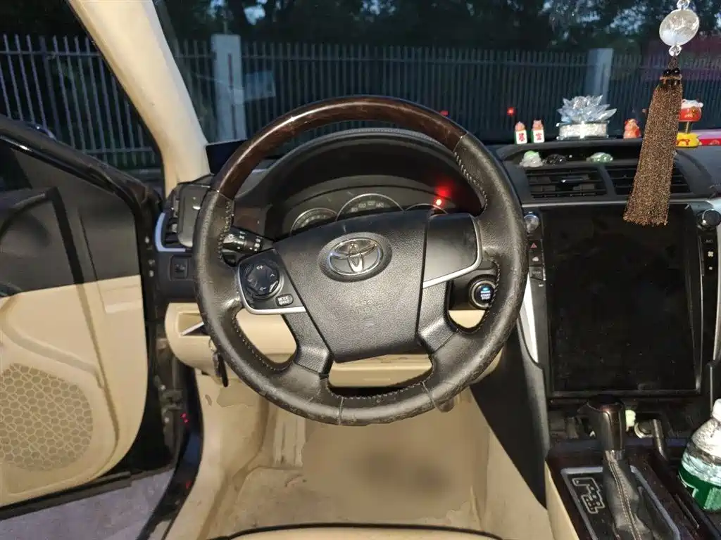 Toyota Camry 2016 — фото 11